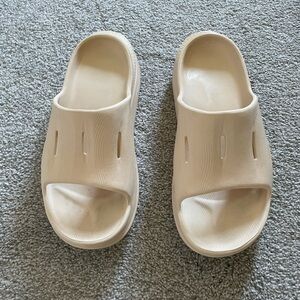 Hoka Ora Slides / Slippers, Men’s size 9